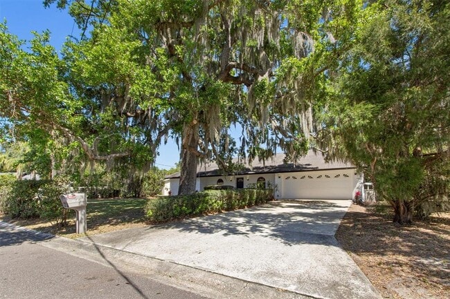 Building Photo - 11218 Creek View Dr