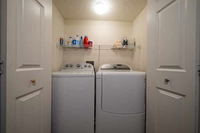 Building Photo - 706 Village Pkwy