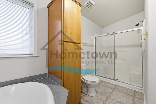 Building Photo - 2 Bedroom 2 Bathroom Home with Attached 2-Car Garage Available in Athol!