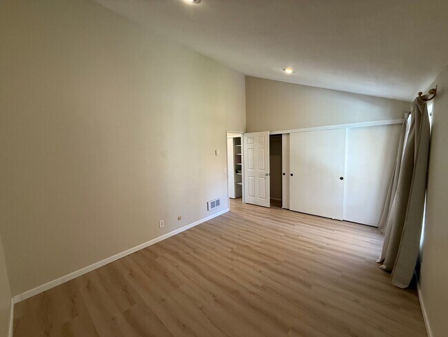 Building Photo - Beautifully upgraded 1 bed 1 bath with uti...