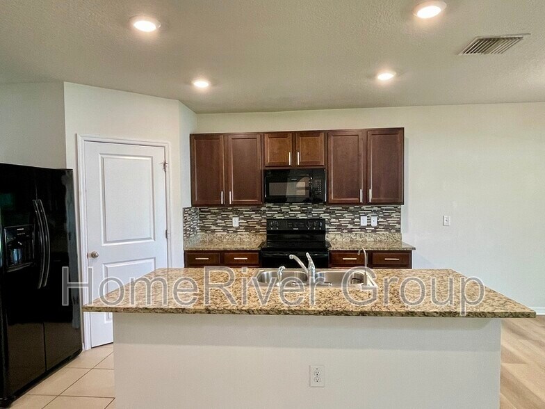 Building Photo - 9232 Watolla Dr