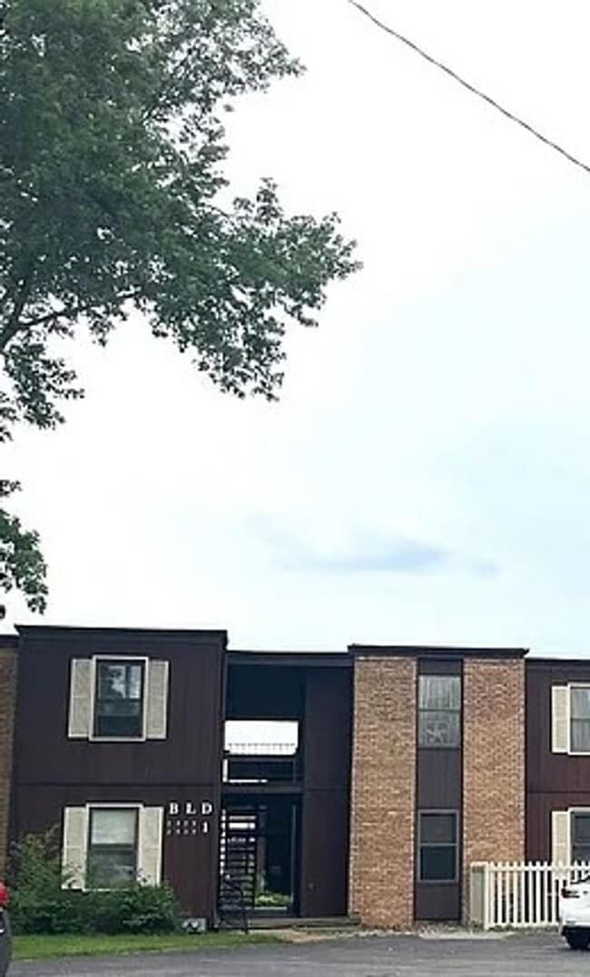 Building Photo - 2525 W Monroe St