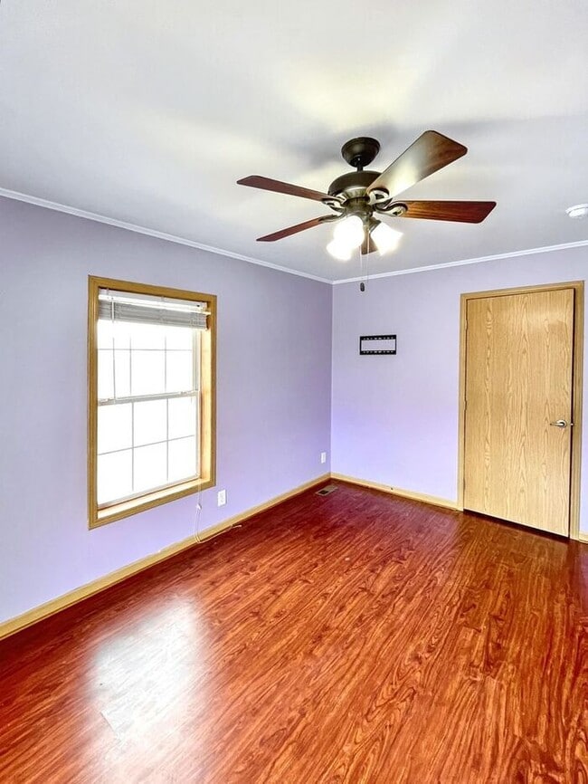 Building Photo - Charming 4-Bedroom Home in a Convenient Lo...
