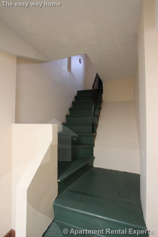 Building Photo - 402 Highland Ave