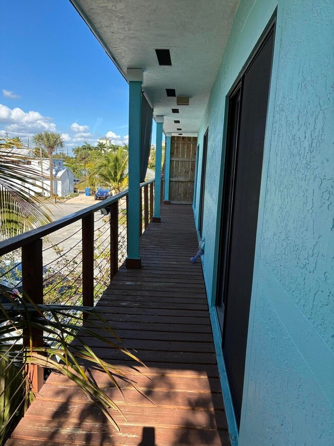 Building Photo - 118 Lakeview Ave