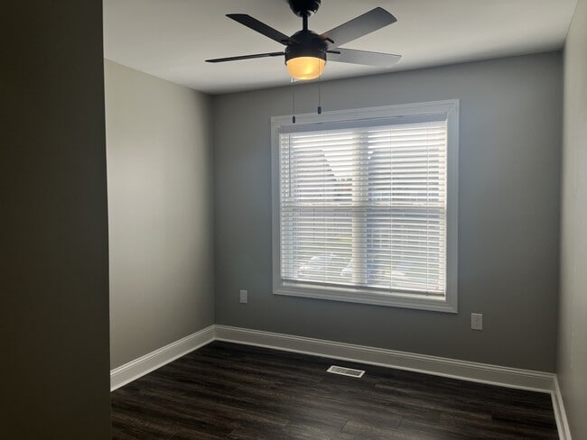 Building Photo - 77 Emanuel Ct