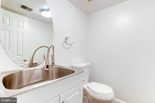 Building Photo - 6021 Riddle Walk