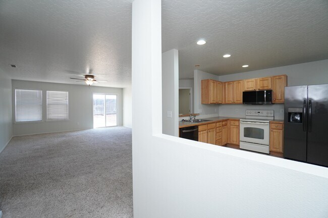 Building Photo - 16274 Silver Creek Ave