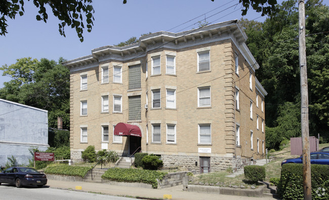 Primary Photo - Center Plaza Apartments