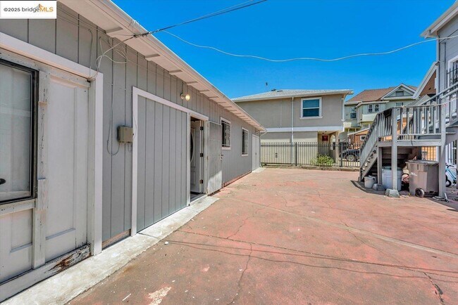 Building Photo - 1715 9th Ave