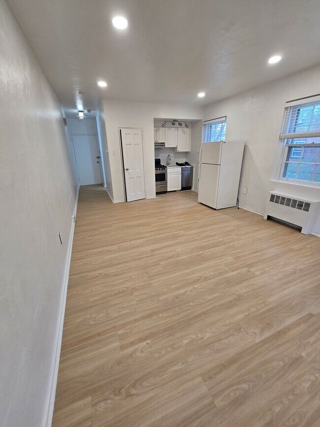 Building Photo - 732 North Terrace
