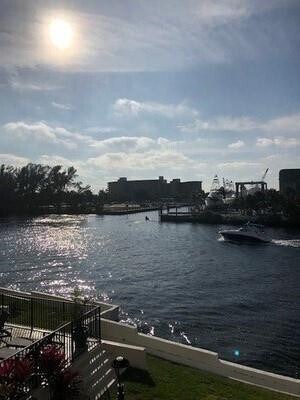 Building Photo - 1609 N Riverside Dr