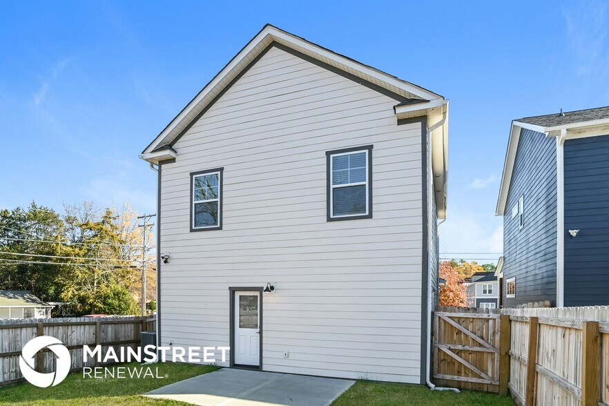 Building Photo - 8502 Sharonbrook Dr
