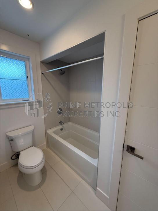 Building Photo - 2142 10th Ave W