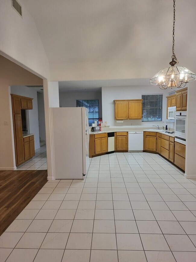 Building Photo - 100 Braeburn Cir