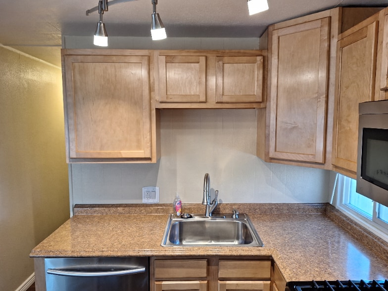 Building Photo - 3526 N Cascade Ave