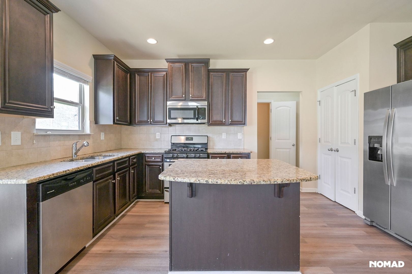Building Photo - 813 Golden Isles Dr