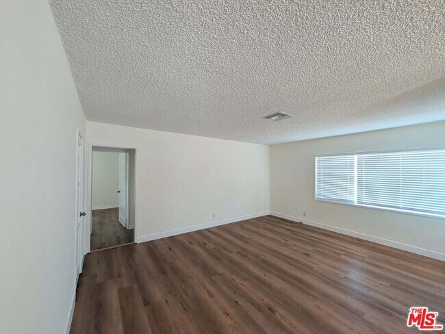 Building Photo - 7758 N Glenoaks Blvd