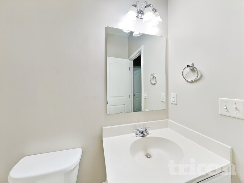 Building Photo - 7802 Bluefin Trail