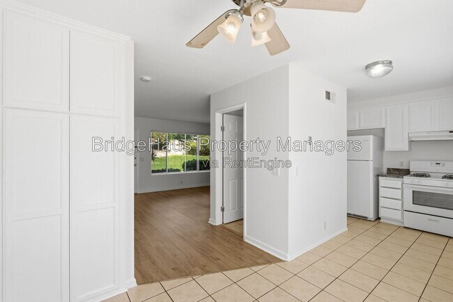Building Photo - 3550 Sandpiper Pl