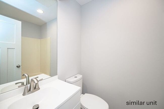 Building Photo - GEORGETOWN Duplex - SW Columbia – 3 Bed, 3...