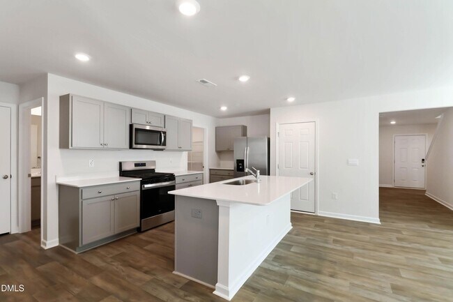 Building Photo - 258 Palm Dr