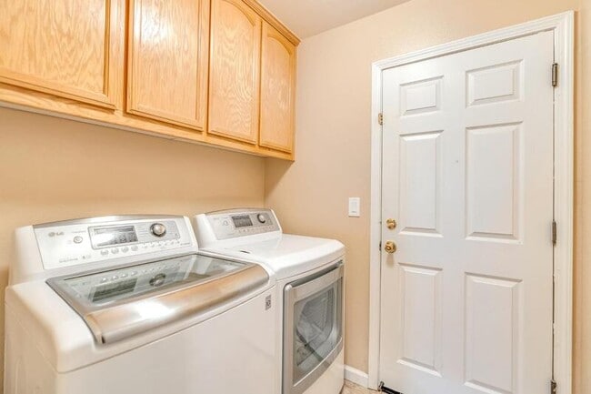 Building Photo - 679 Apricot Ct