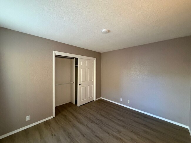 Building Photo - 2 Bedroom Single Story Home Available Near Paseo Del Norte Blvd NE & Wyoming Blvd NE!