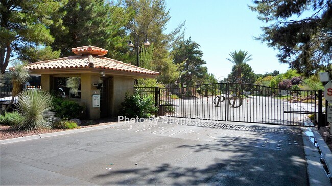 Building Photo - 2 bed / 2 bath Condo in Painted Desert Guard Gated Community