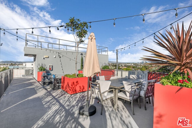 Building Photo - 3567 Chesapeake Ave