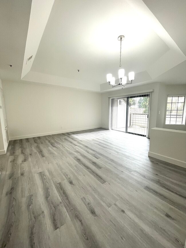 Building Photo - 2571 Plaza del Amo