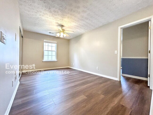 Building Photo - 520 Kensigton Park Dr