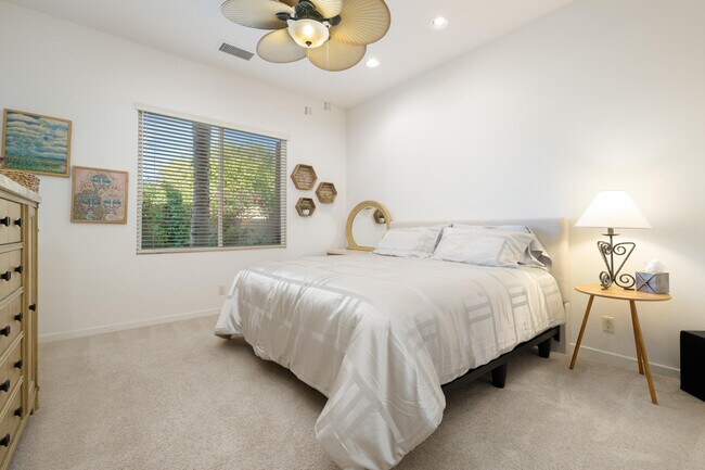 Building Photo - 727 Arrowhead Dr