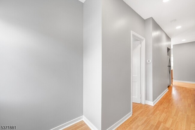 Building Photo - 38 Semel Ave