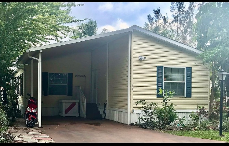 Building Photo - 3001 SW 18th Ter