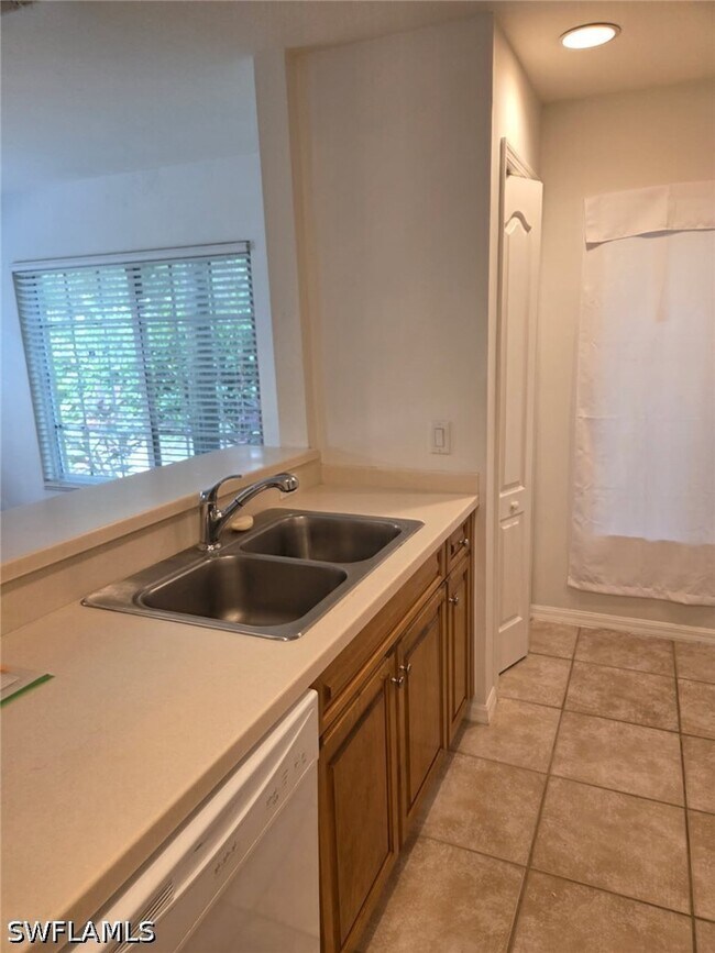Building Photo - 9450 Ivy Brook Run