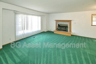 Building Photo - 2901 Doidge Ave