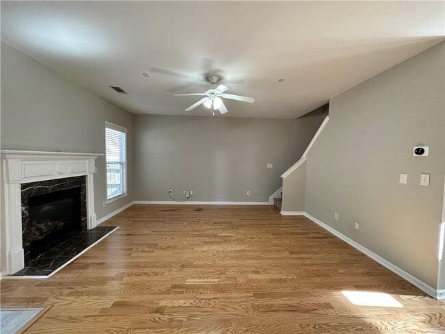 Building Photo - 2403 Walnut Tree Ln