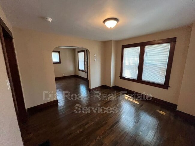 Building Photo - 2556 Freeman Ave