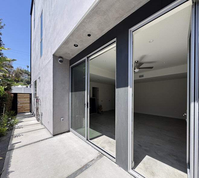 Building Photo - 2512 Silver Lake Blvd