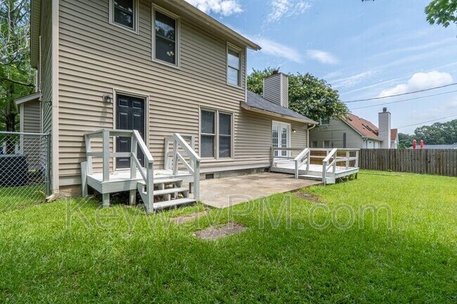 Building Photo - 107 Robinwood Dr