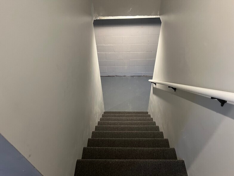 Building Photo - 1020 Aurora Ave