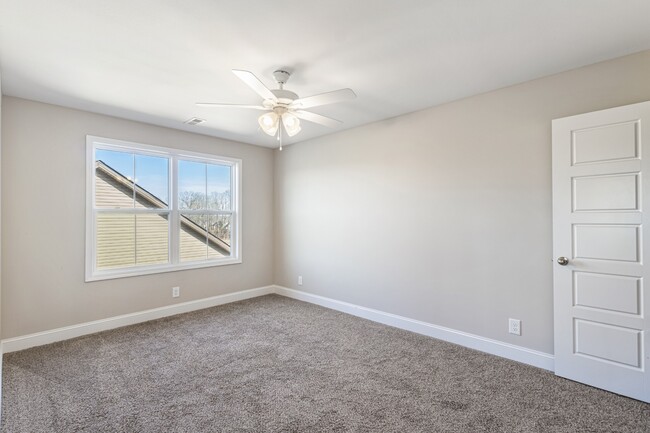 Building Photo - 2433 Bucklin Dr