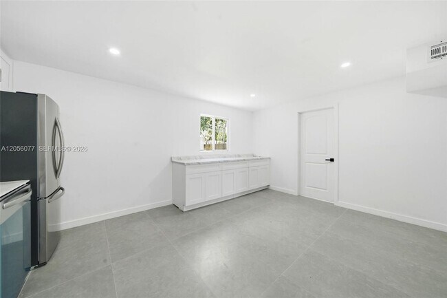 Building Photo - 2415 Garfield St