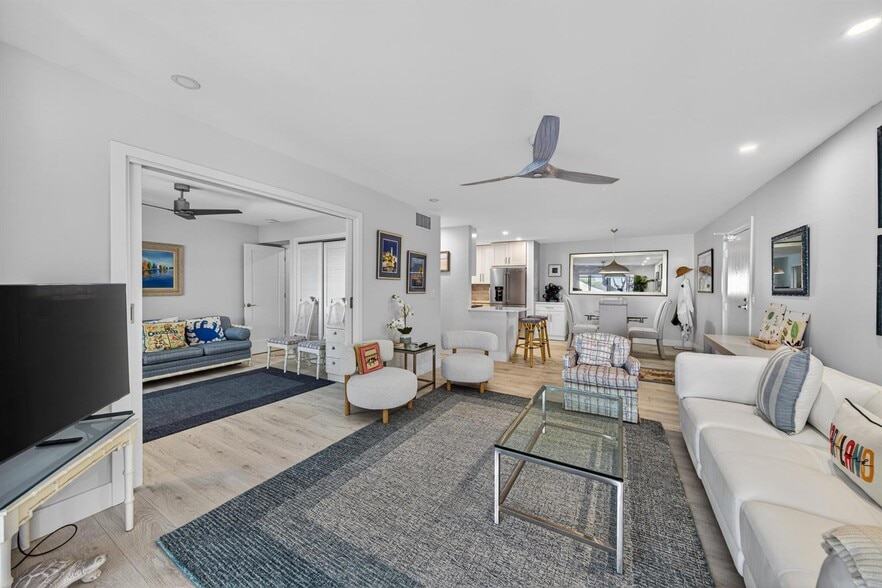 Building Photo - 6429 Bay Club Dr