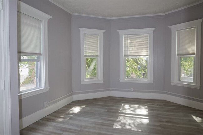 Building Photo - 285 Medford St