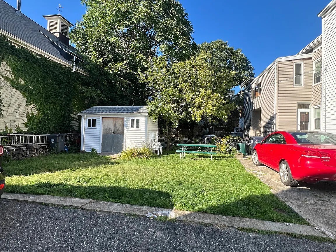 Building Photo - 147 Tremont St