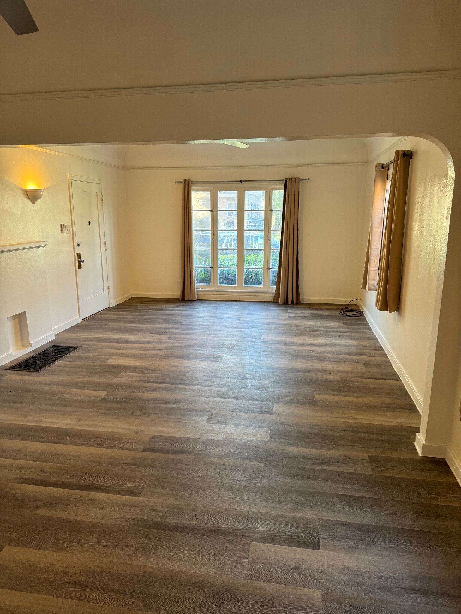 Living room - 1221 Stearns Dr