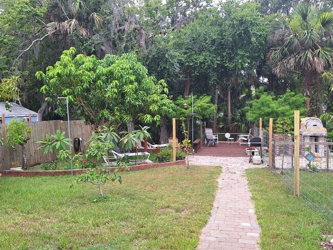 Building Photo - LOCATION LOCATION MAINLAND NEW SMYRNA BEACH!