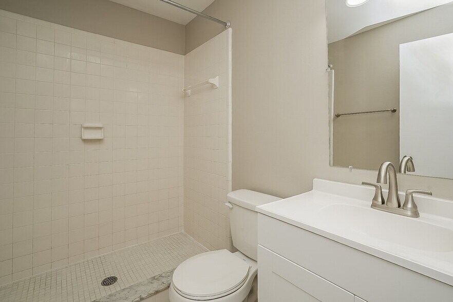 Building Photo - 1070 Bridlewood Way